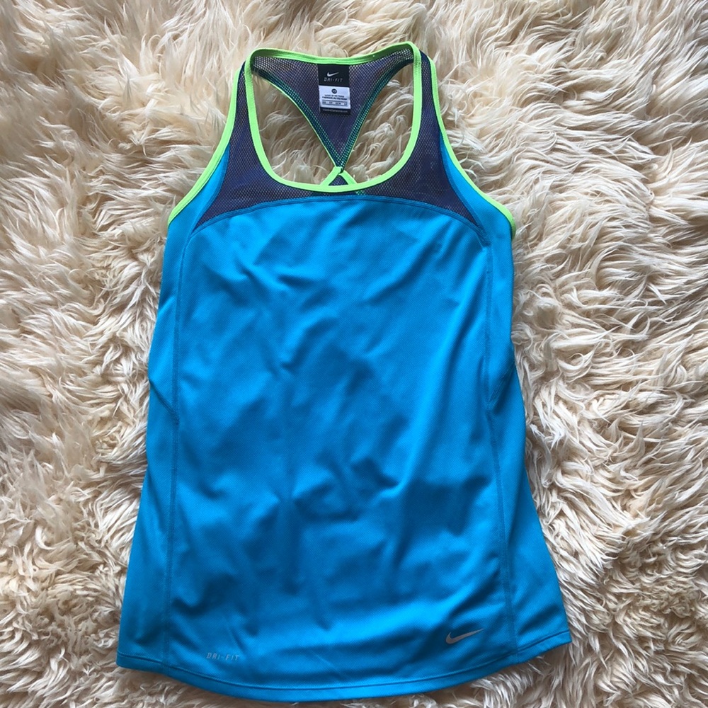🏋🏽‍♀️Nike Workout Top!